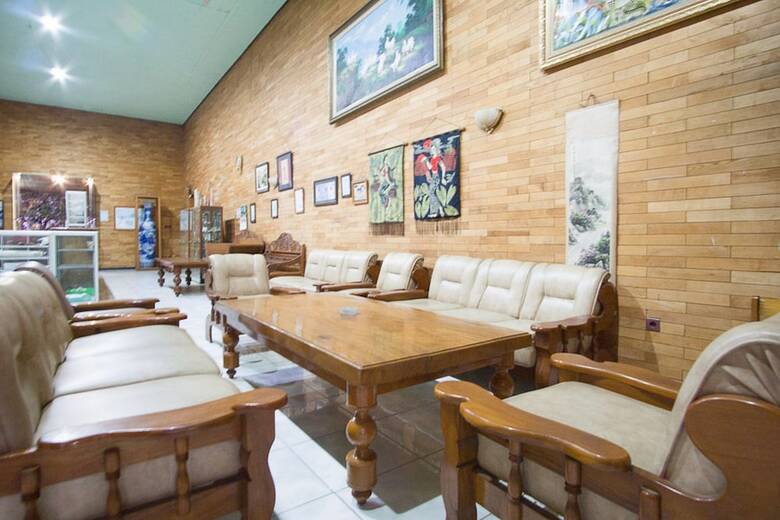Hotel Reddoorz Plus @ Jalan Raya Pasir Putih