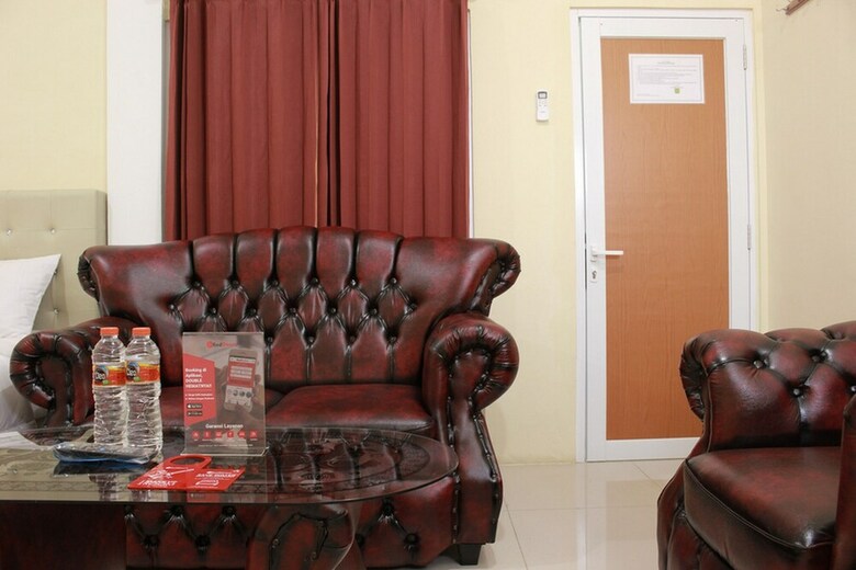 Hotel Reddoorz @ Cisaga