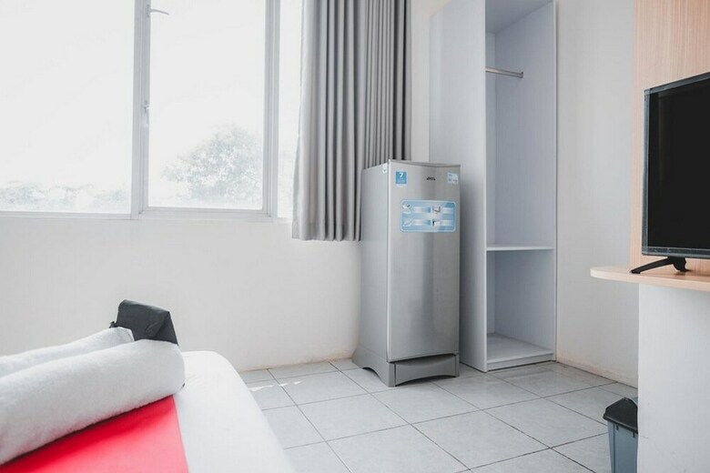 Hotel Reddoorz Plus @ Otista Raya Ciputat