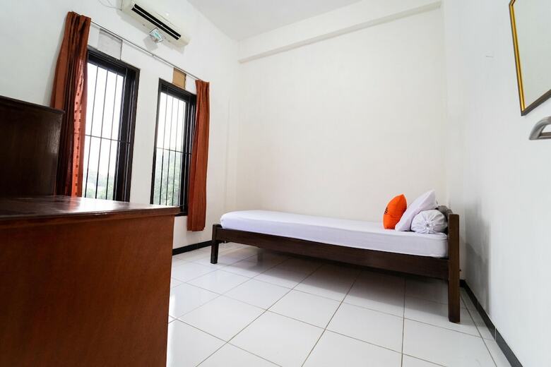 Hotel Koolkost Syariah Near Mrt Lebak Bulus Station