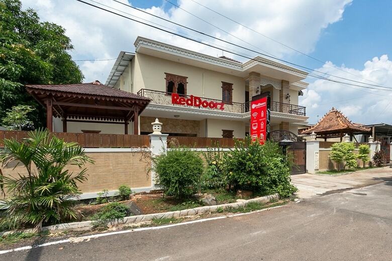Hotel Reddoorz Syariah Near Exit Toll Banyumanik