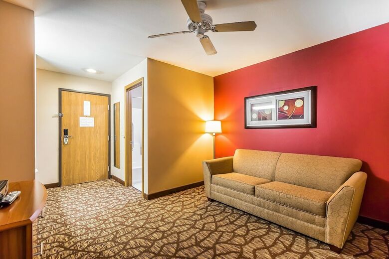 Hotel Quality Inn & Suites