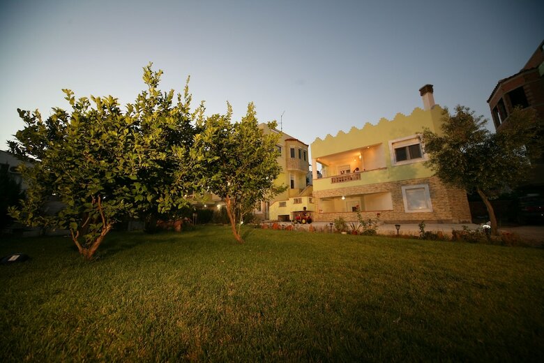 Apartamentos Beach Studio With Garden, Jacuzzi, Bbq