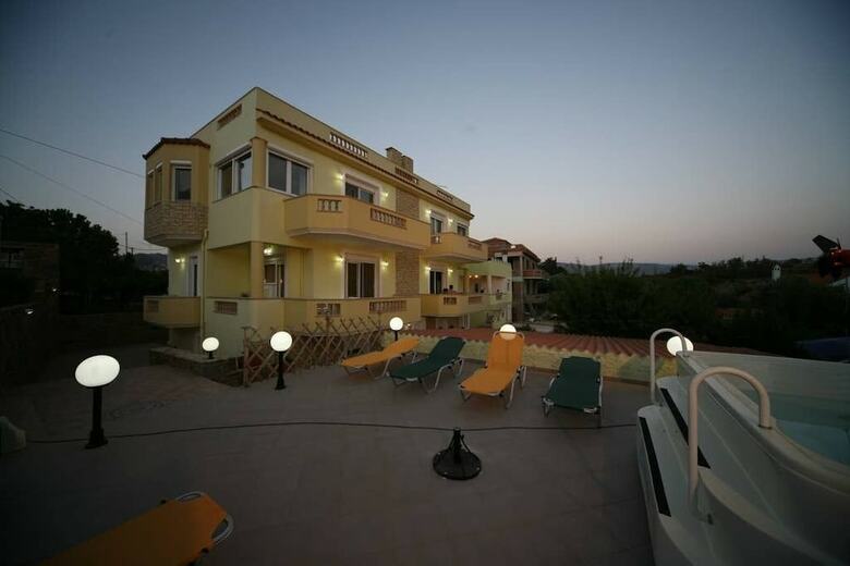 Apartamentos Beach Studio With Garden, Jacuzzi, Bbq