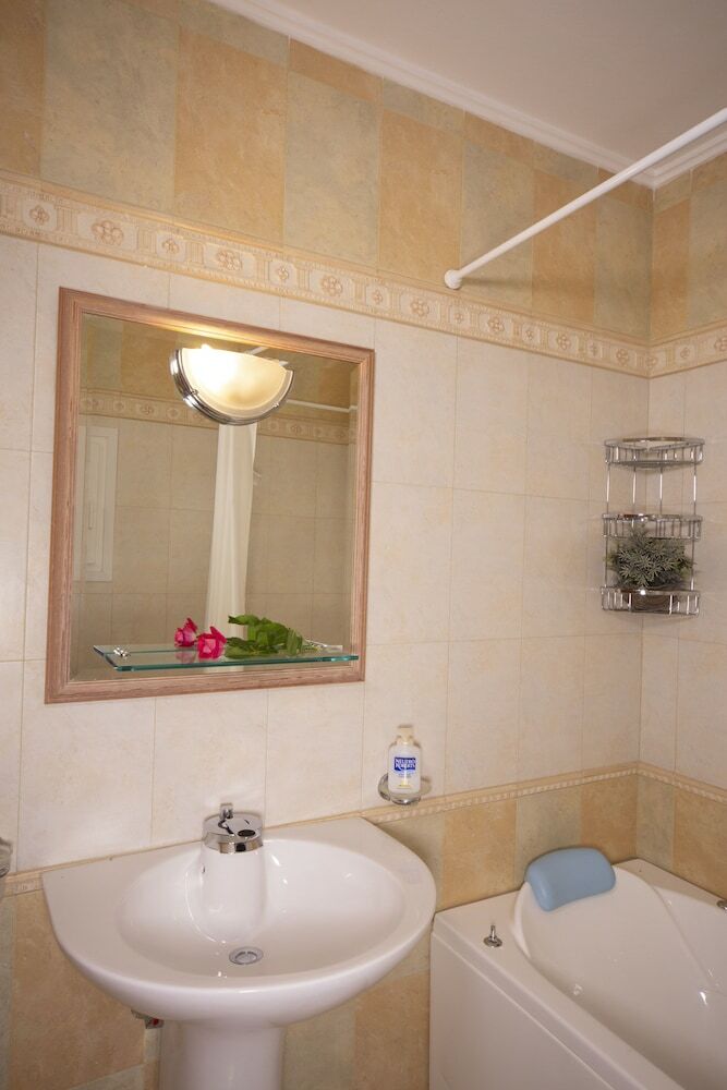 Apartamentos Beach Studio With Garden, Jacuzzi, Bbq