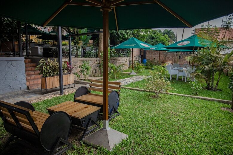 Hotel La Villa Cafe & Suites
