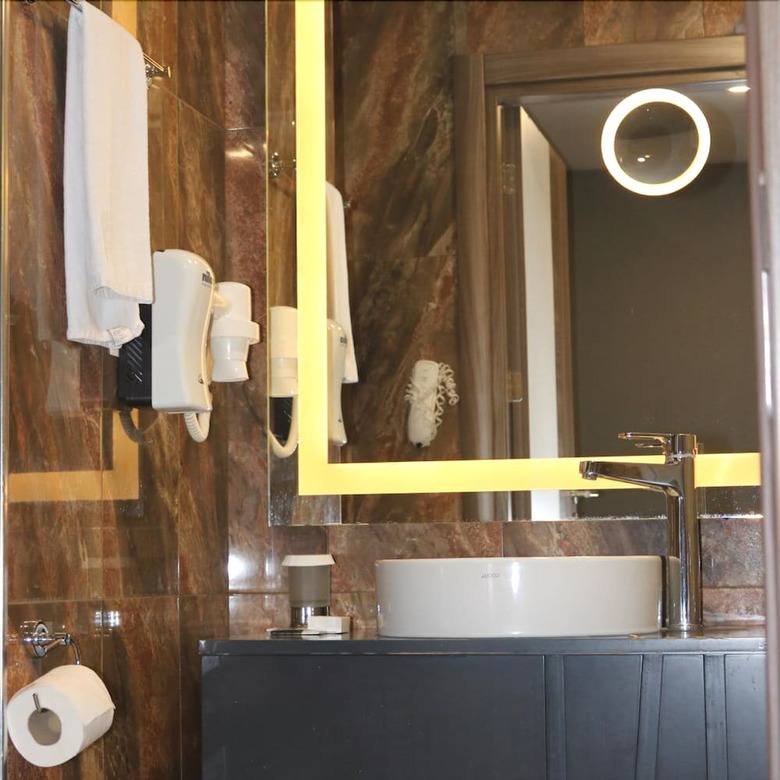 New Point Hotel