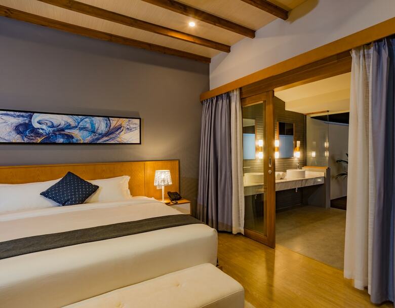 Hotel Fiyavalhu Maldives
