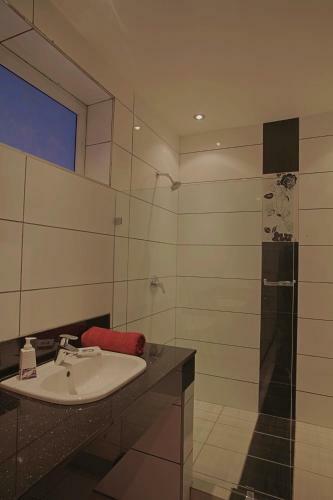 Aparthotel Cowrie Shell Beach Apartments