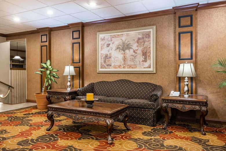 Hotel Ramada By Wyndham Xenia