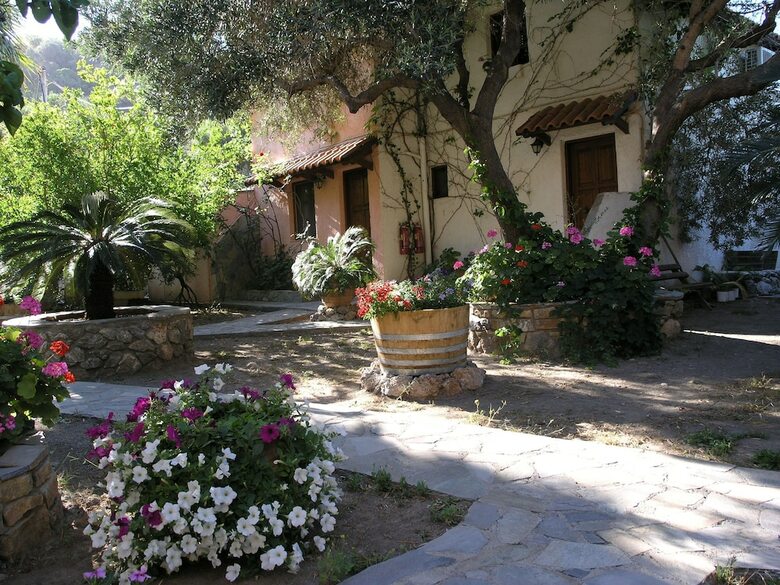 Aparthotel Olive Tree Cottages