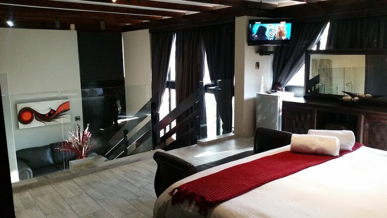 Waterfalls Boutique Hotel