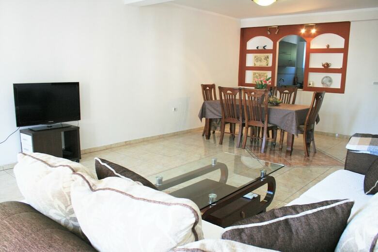 Spacious Sea View Apartment
