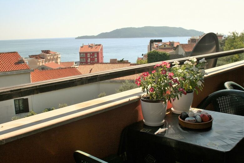 Spacious Sea View Apartment