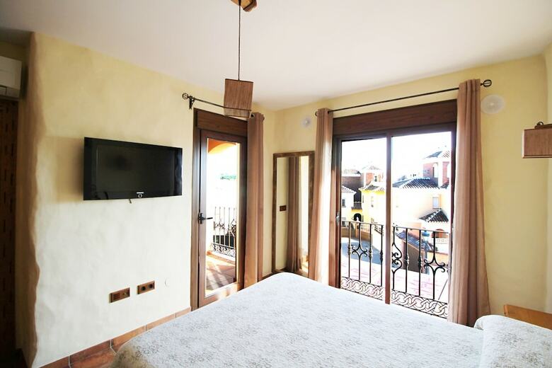 1033 Villa Laura
