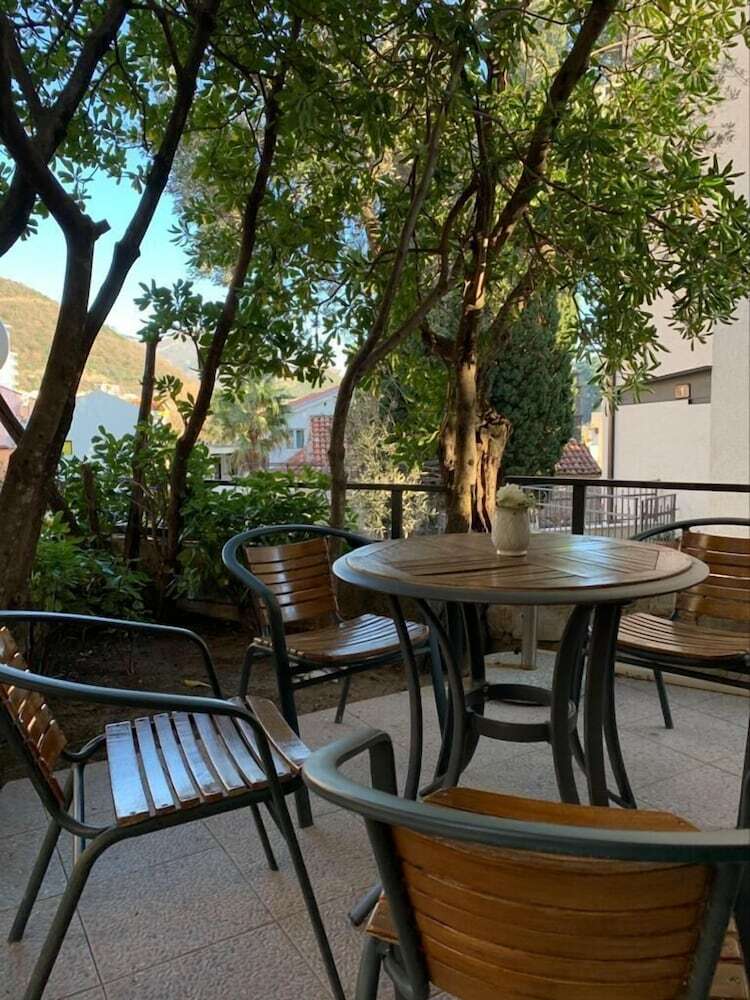Apartments Petrovac
