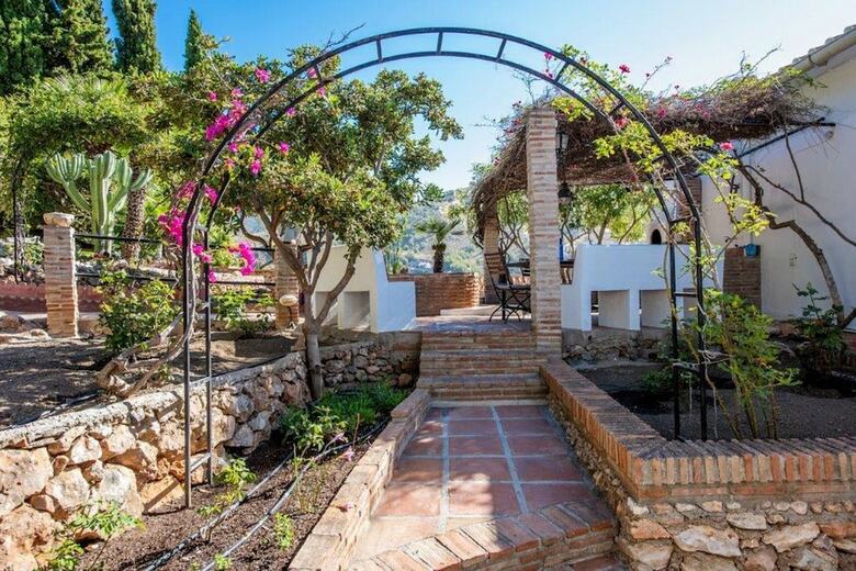 1132 Villa Hazilla