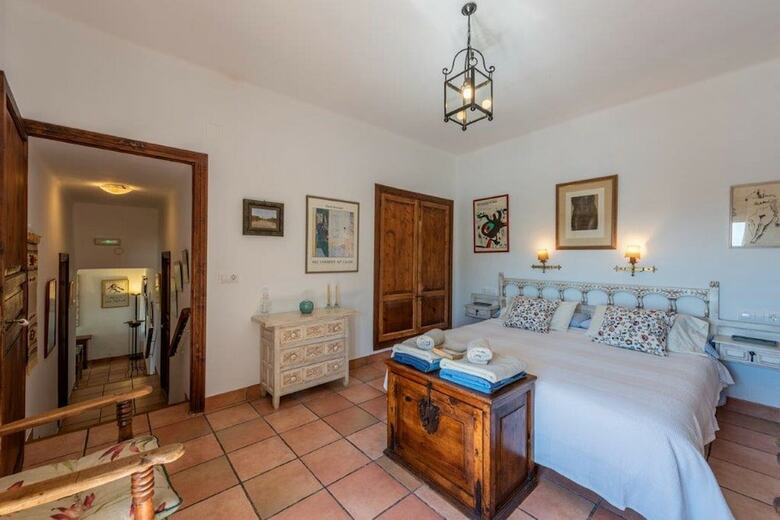 1132 Villa Hazilla