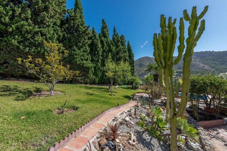 1132 Villa Hazilla