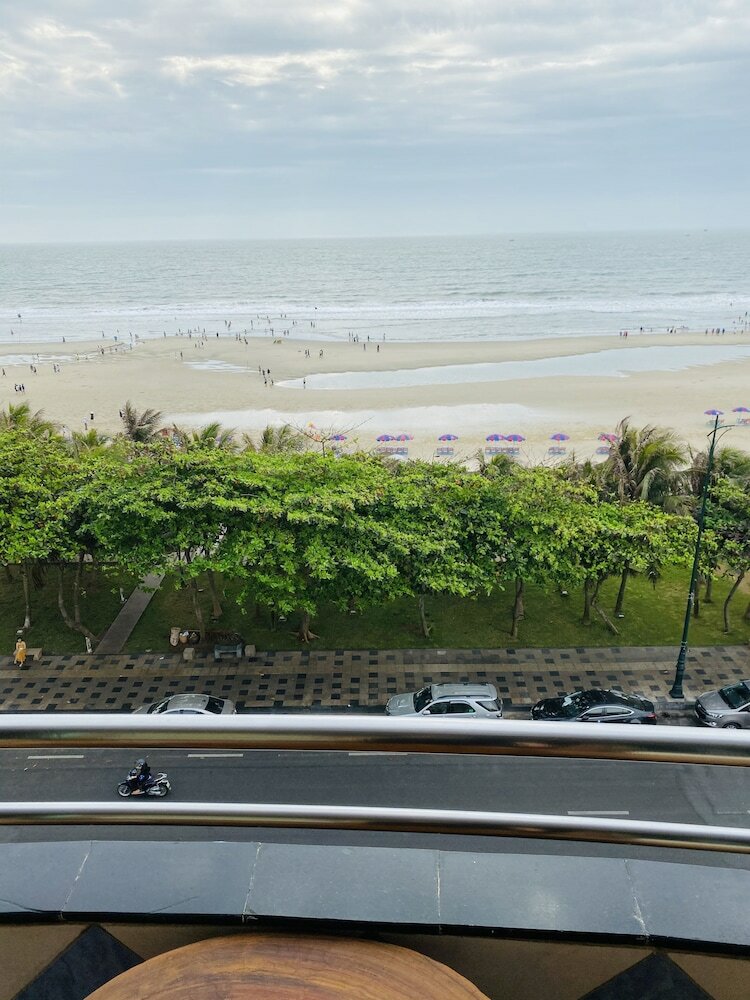 Tuyet Nhi Hotel