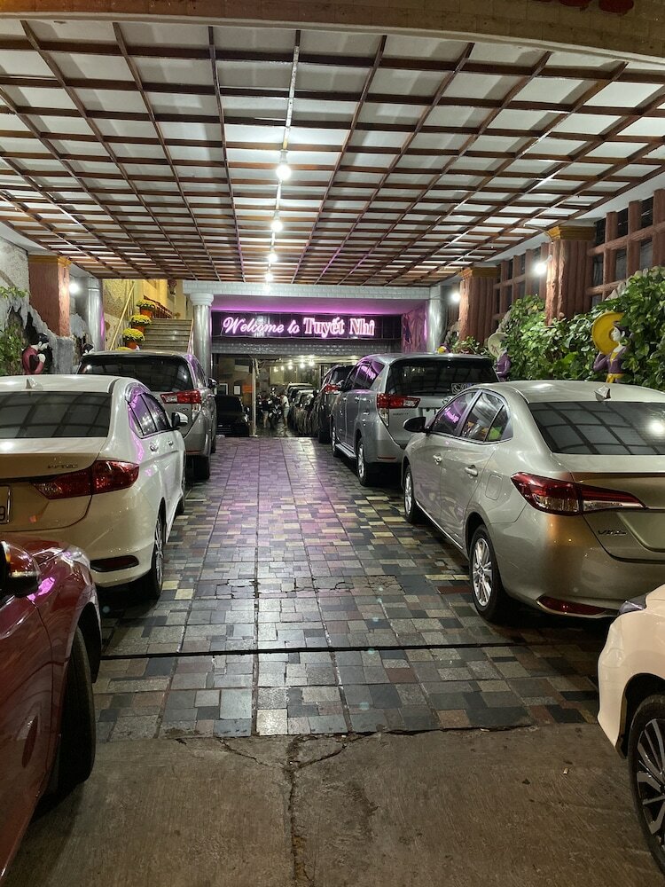 Tuyet Nhi Hotel