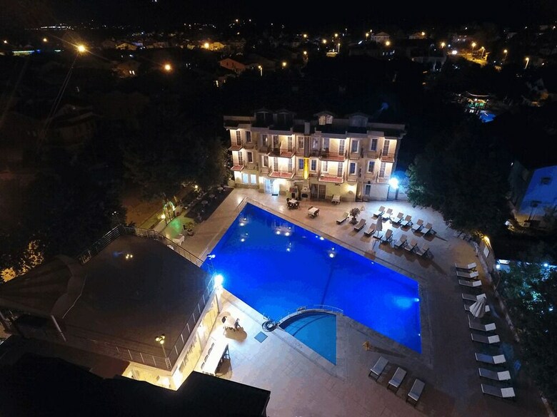Hotel Regum Life