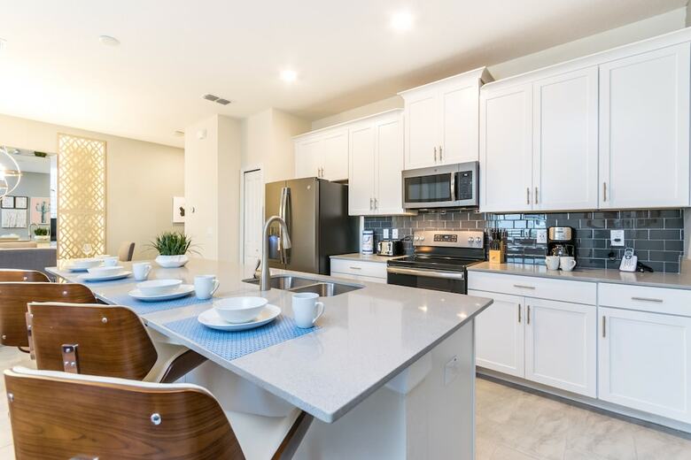 Villa 4962 Windermere Ave