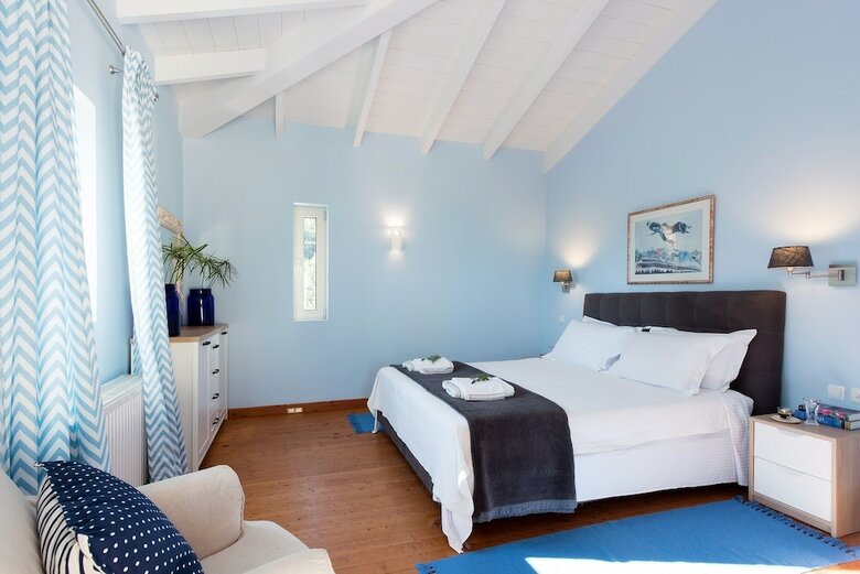 Villa Al'azraa  By Corfuescapes