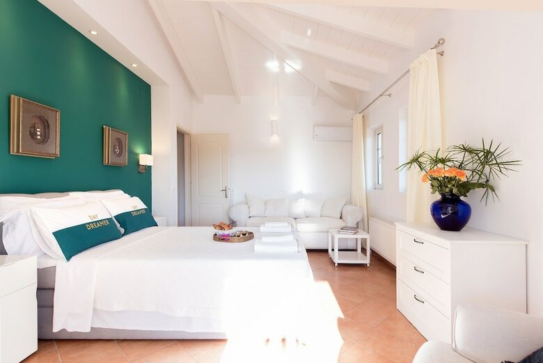 Villa Al'azraa  By Corfuescapes