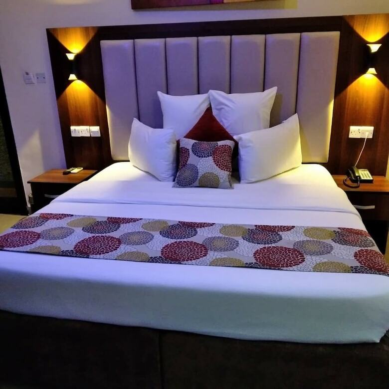 Hotel Class Suites