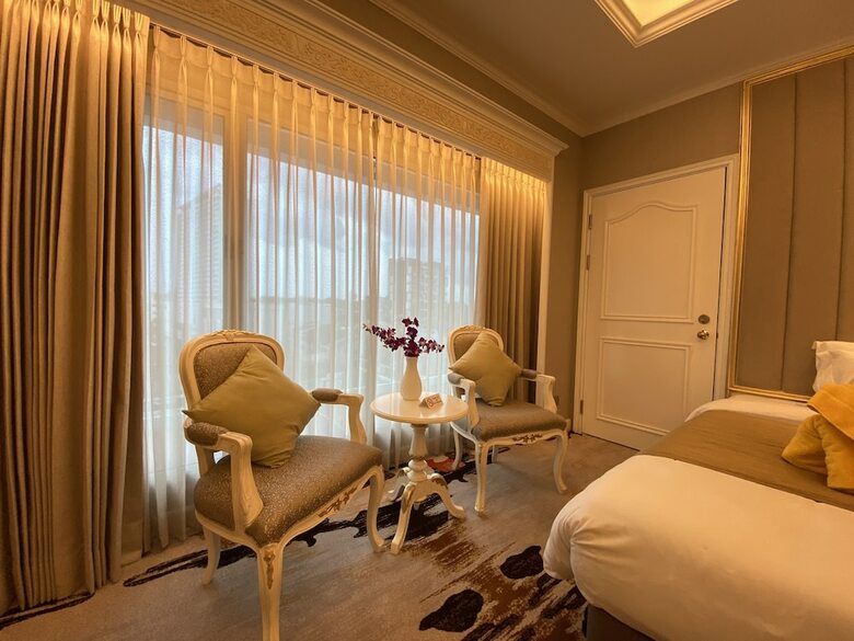 Riverside Majestic Hotel