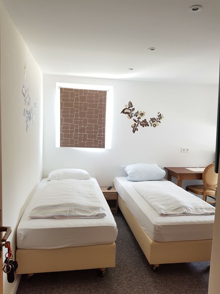 Hotel - Pension - Weller