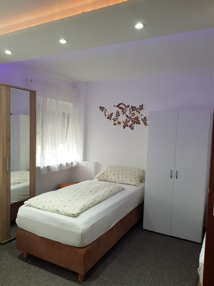 Hotel - Pension - Weller