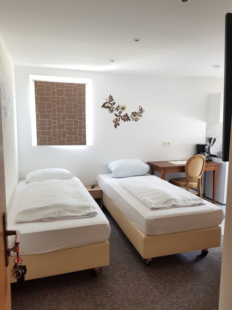 Hotel - Pension - Weller