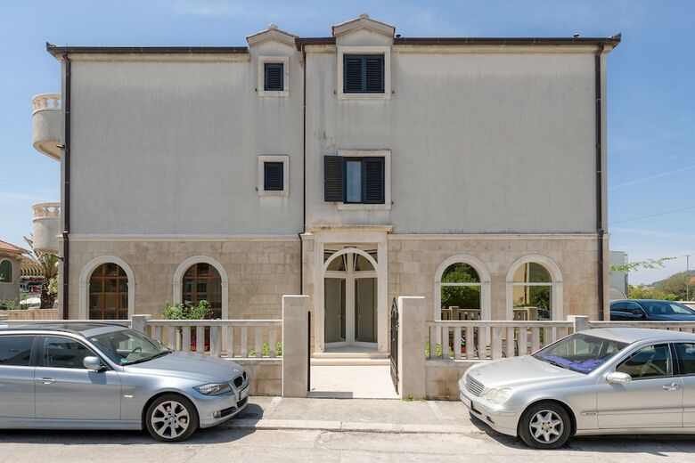 Royal Luxury Apartments