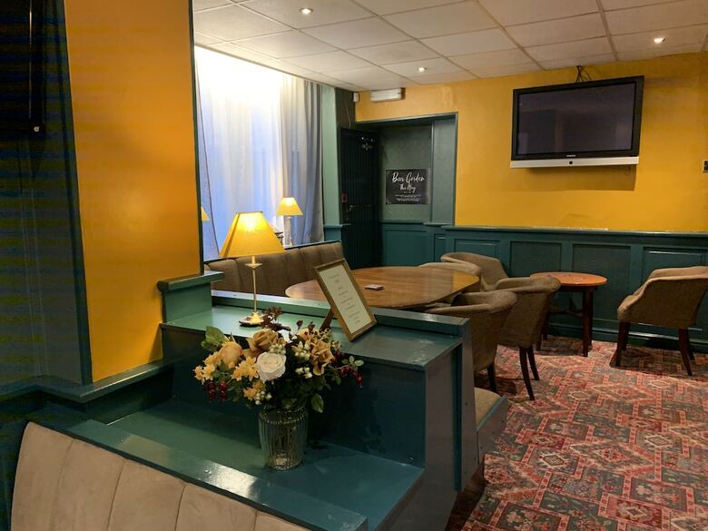The Waverley Hotel