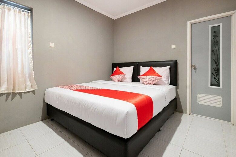 Hostal Oyo 2669 Crown Residence