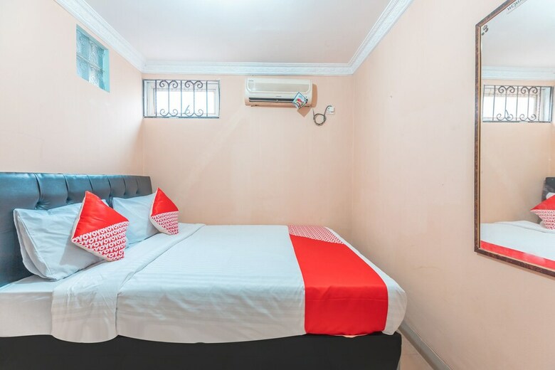 Hostal Oyo 2765 Mulia Raja Kost
