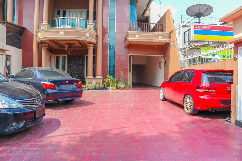 Hostal Assirot Residence