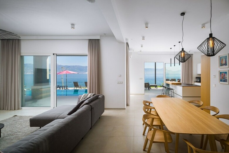 Beachfront Villa Grey Martini With Pool
