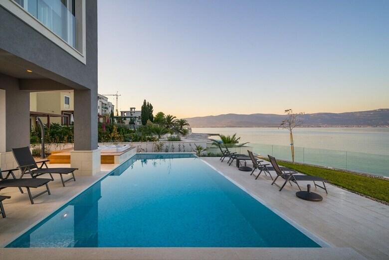Beachfront Villa Grey Martini With Pool