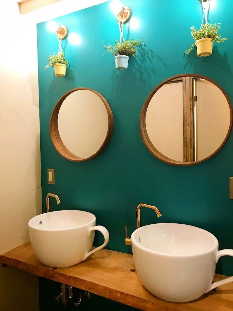 Hostal Mad Cat Hostel Osaka & Bar