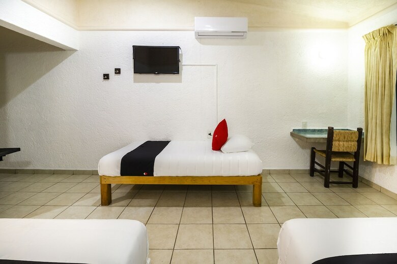 Capital O Hotel Parotas