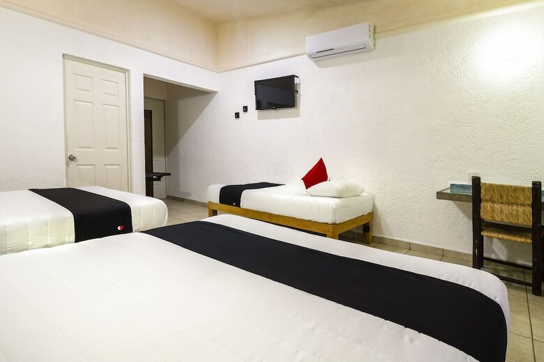 Capital O Hotel Parotas