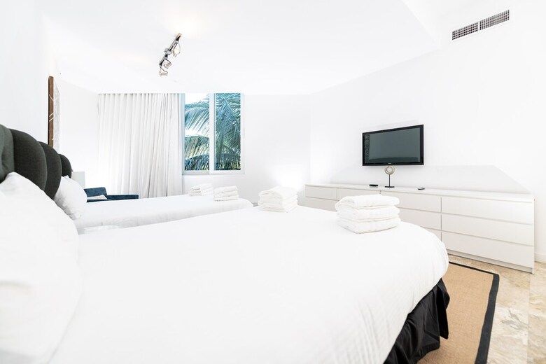2228 Park 1