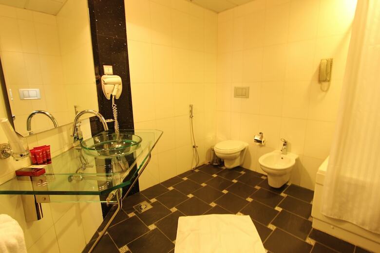 Awaliv International Hotel