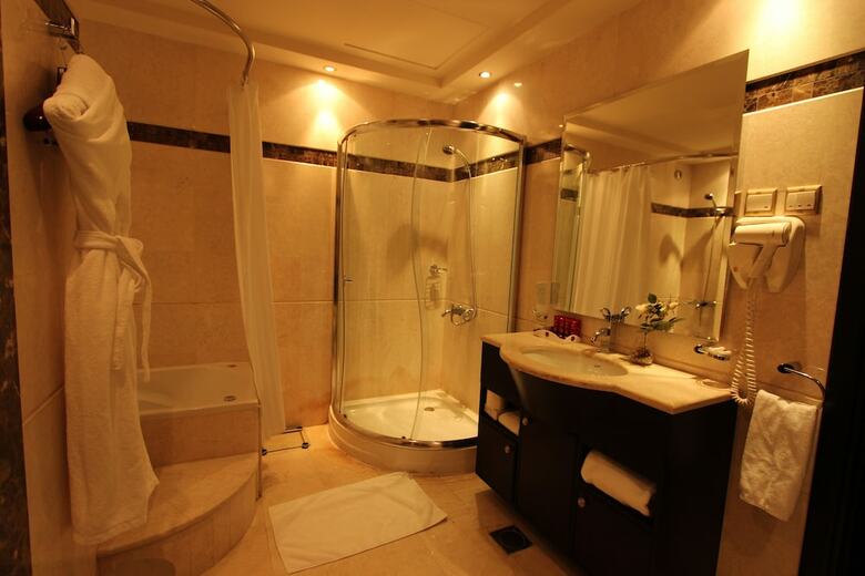 Awaliv International Hotel
