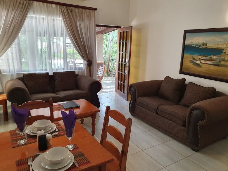Hotel Ndiza Lodge & Cabanas