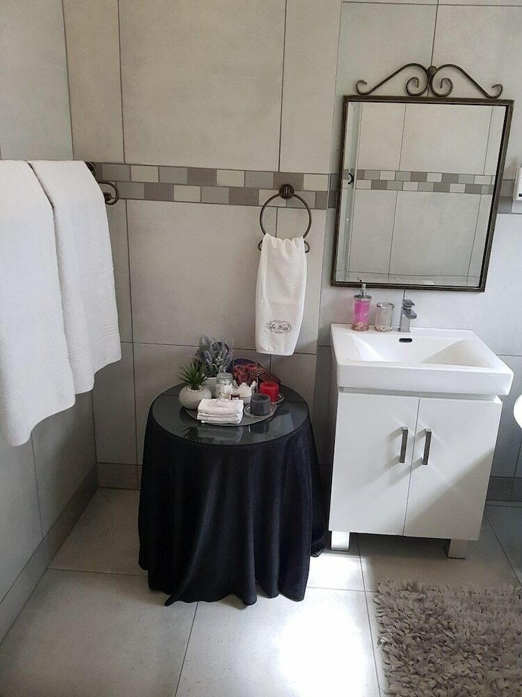 Hotel Ndiza Lodge & Cabanas