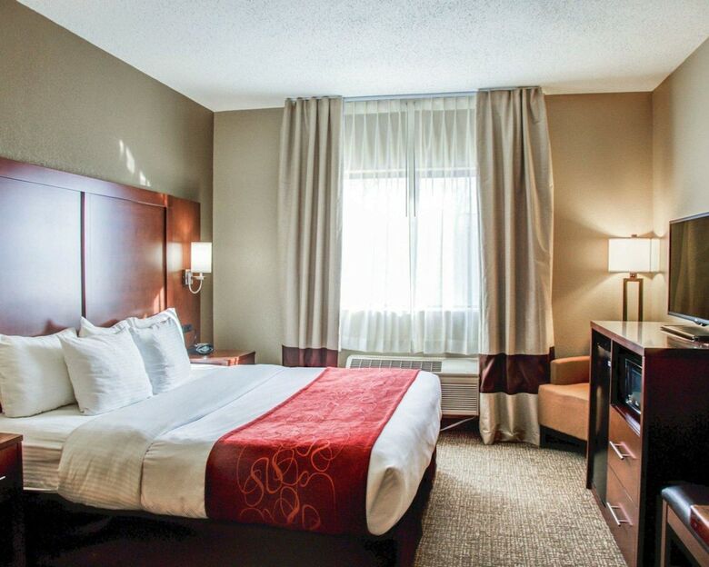 Hotel Comfort Suites Lombard - Addison